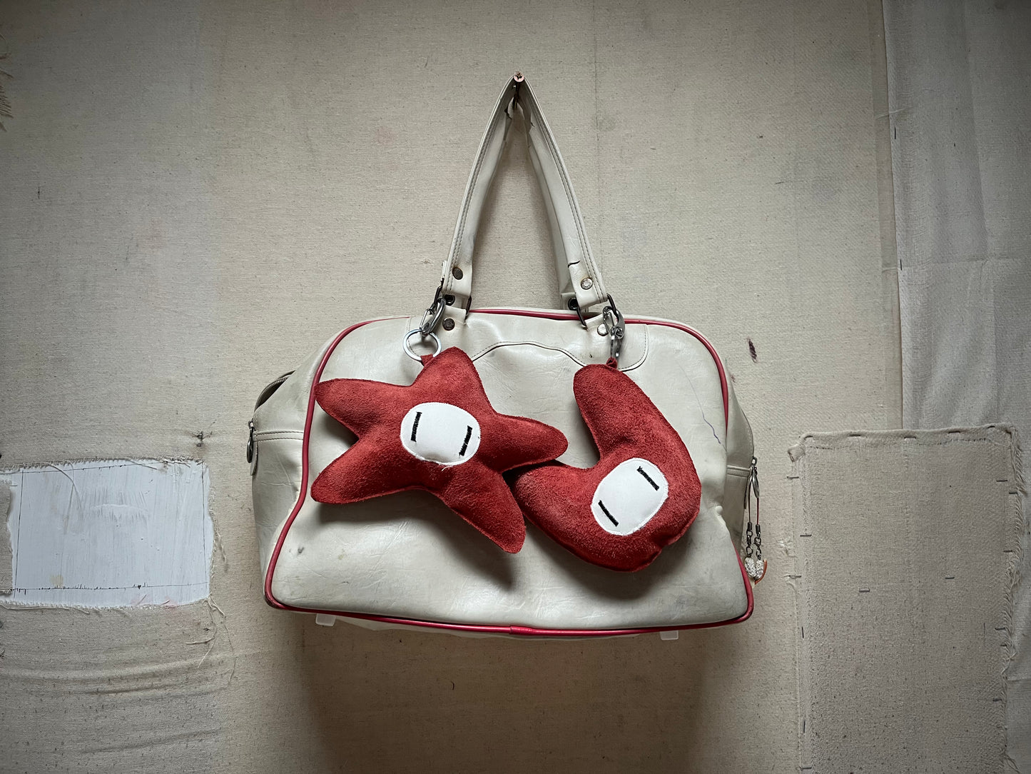 LEATHER RED SUADE MOSS KEYCHAIN