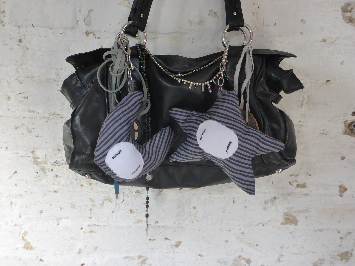 MOSS KEYCHAIN GREY STRIPE