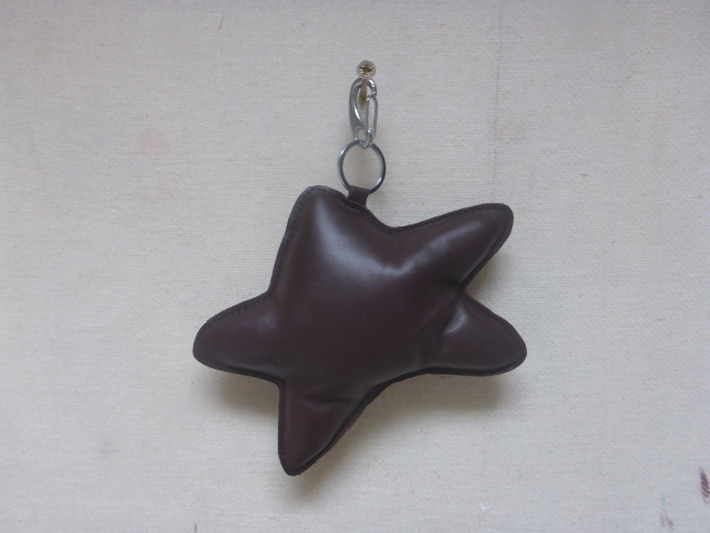 LEATHER BROWN MOSS KEYCHAIN