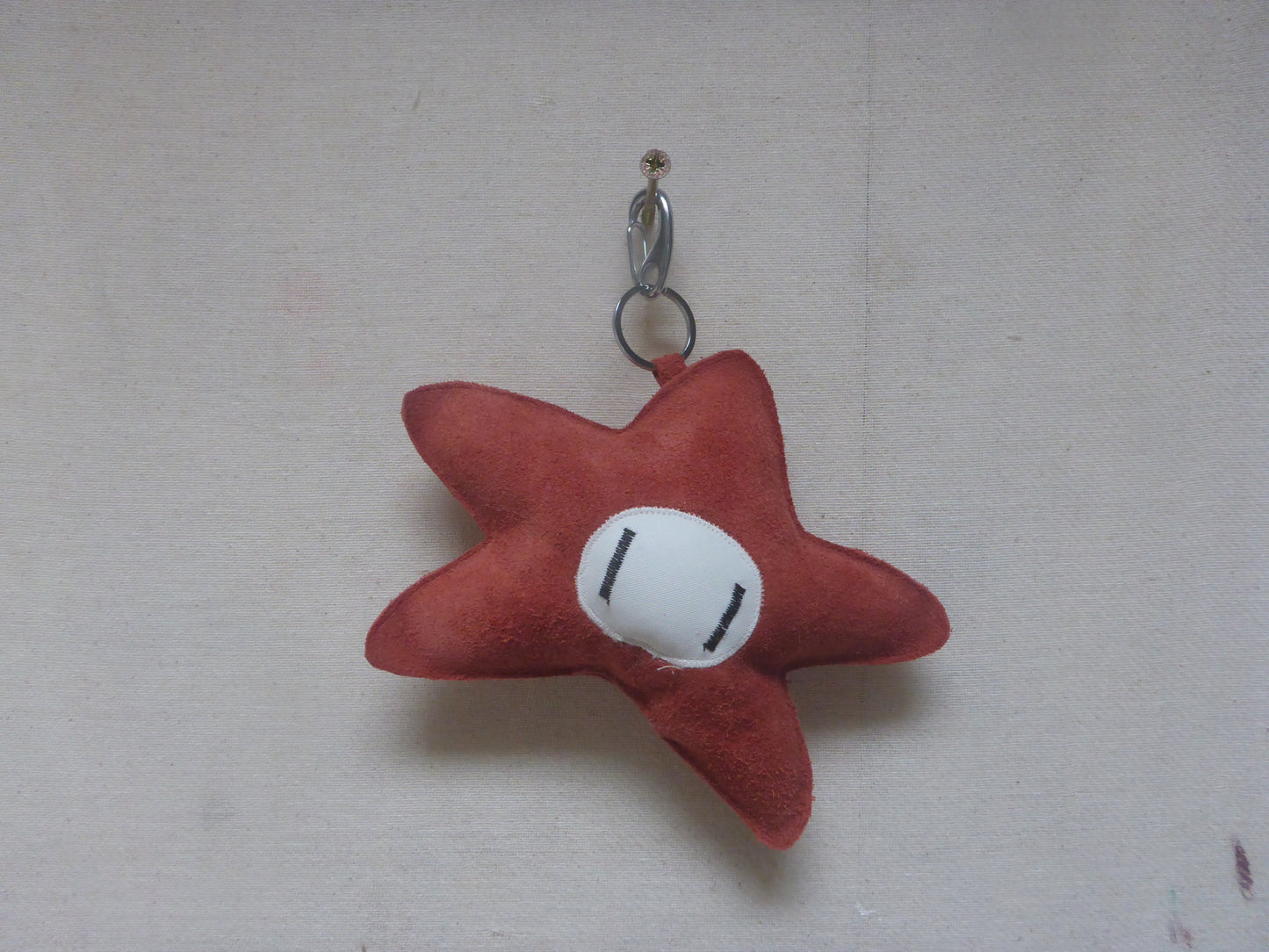 LEATHER RED SUADE MOSS KEYCHAIN