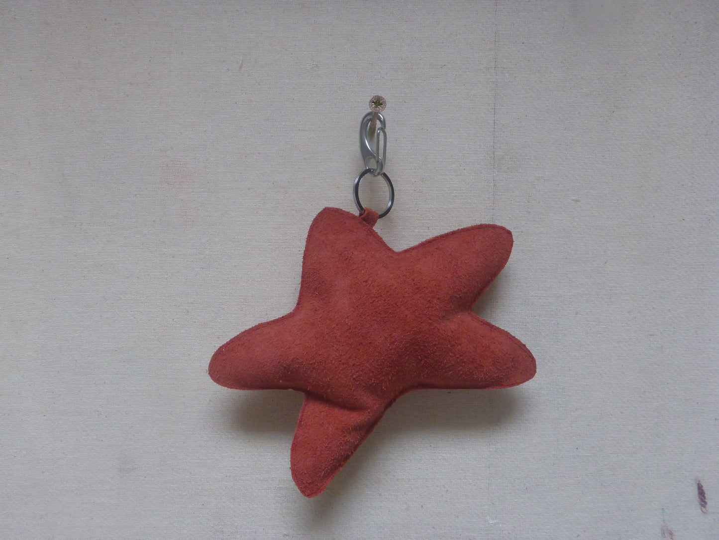 LEATHER RED SUADE MOSS KEYCHAIN