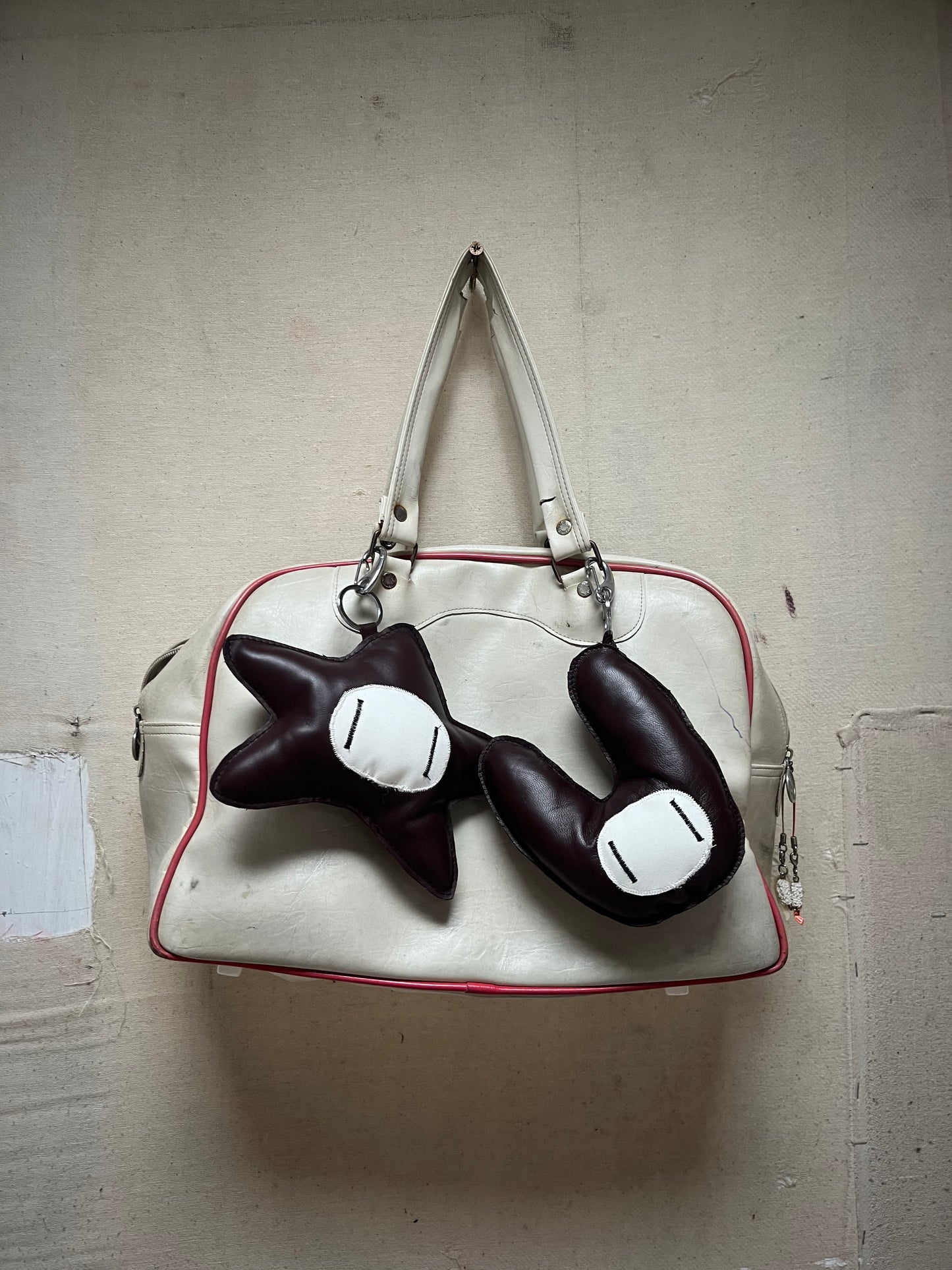 LEATHER BROWN MOSS KEYCHAIN