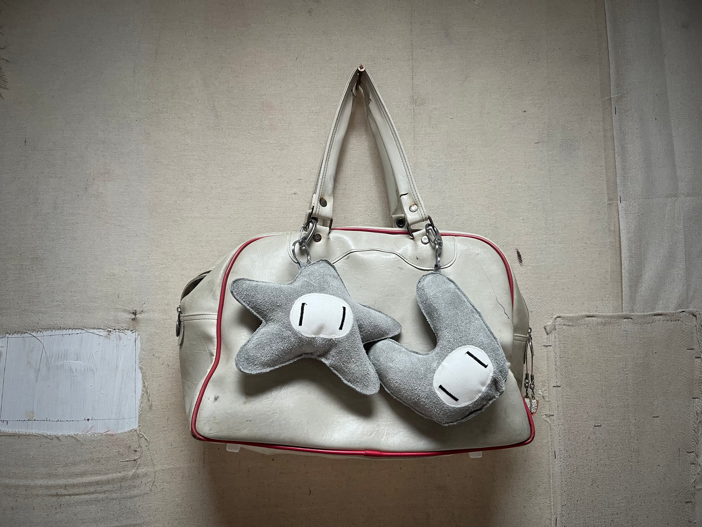 LEATHER SUADE GREY MOSS KEYCHAIN