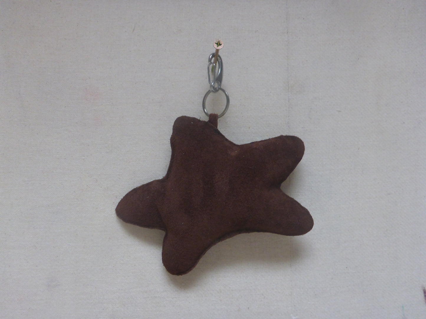 LEATHER SUADE BROWN MOSS KEYCHAIN