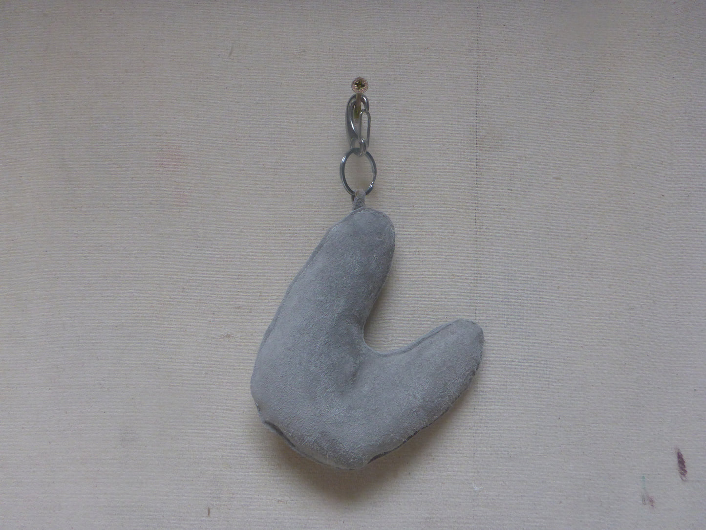 LEATHER SUADE GREY MOSS KEYCHAIN