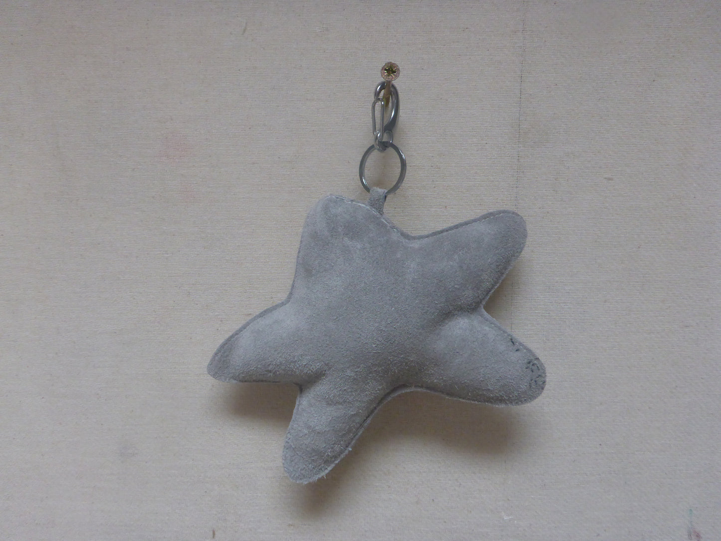 LEATHER SUADE GREY MOSS KEYCHAIN