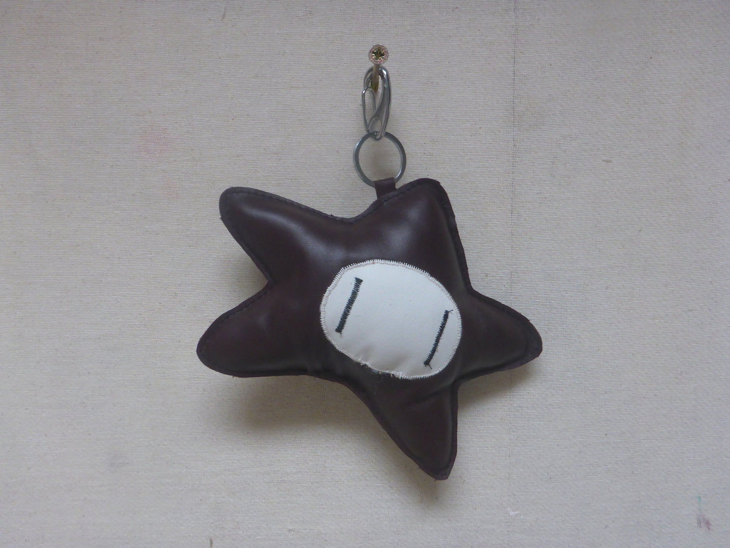 LEATHER BROWN MOSS KEYCHAIN